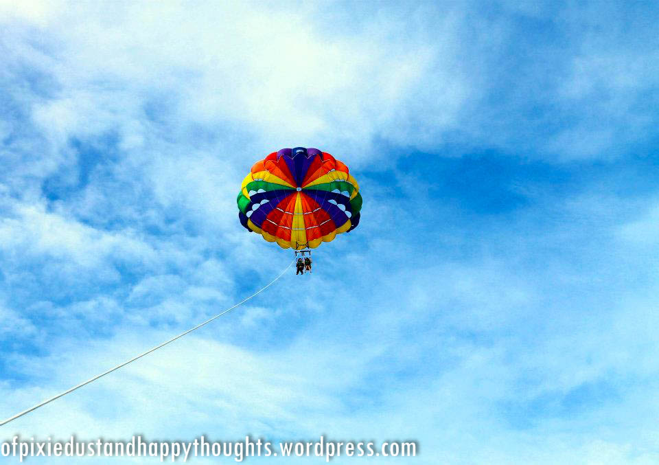 boracay-island-activities-parasailing