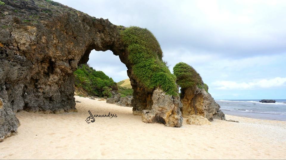 mahayaw-arch-morong-beach-batanes